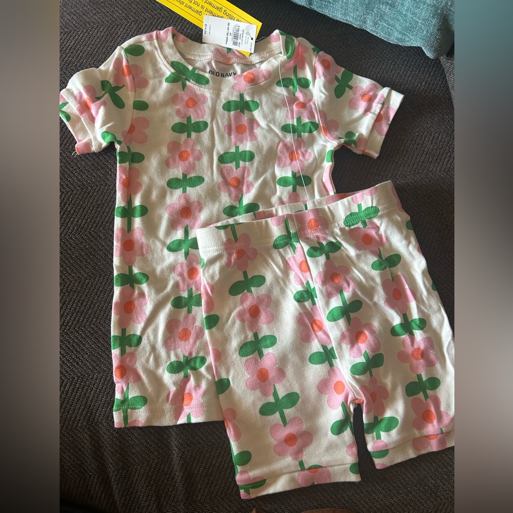 Old navy girls clothes sz 4t-5 nwt bundle 26 pieces